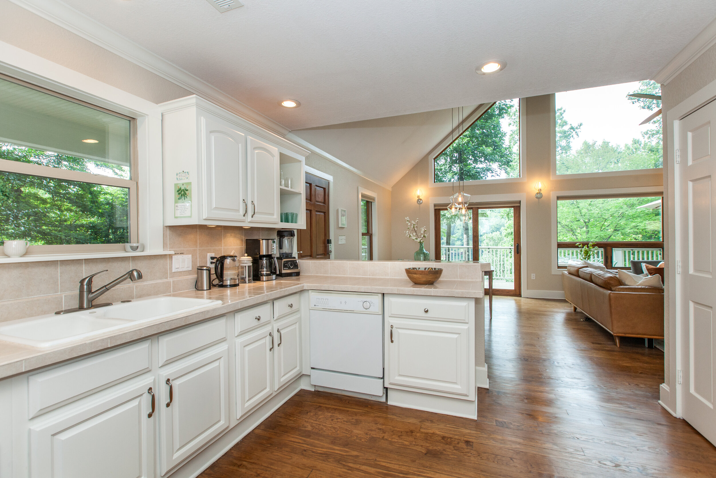 363ChapelPointRd_Kitchen2.jpg
