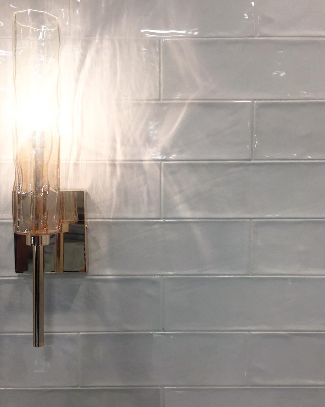 Light texture on tile texture ♡