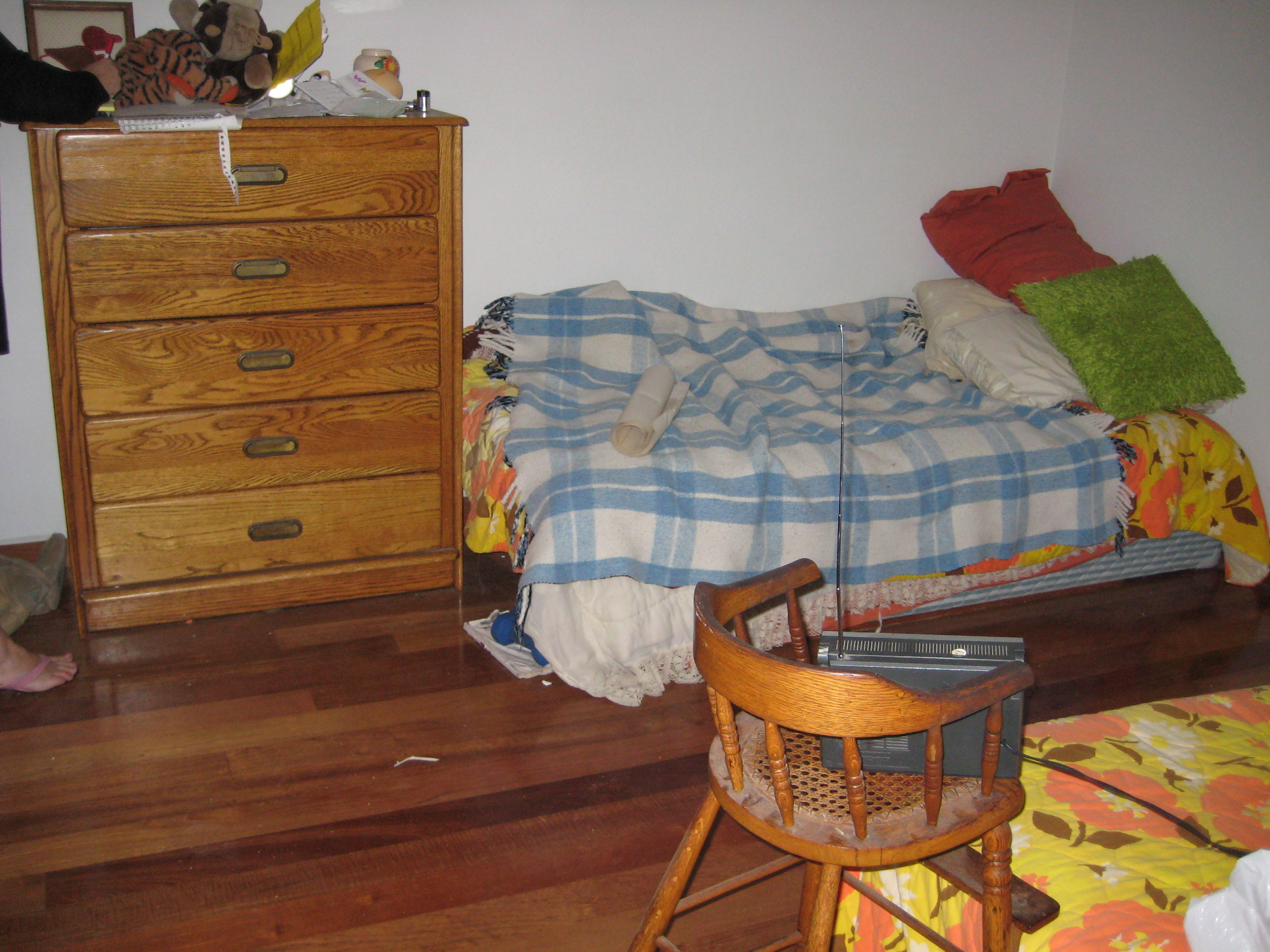 Twin Guest Room Before