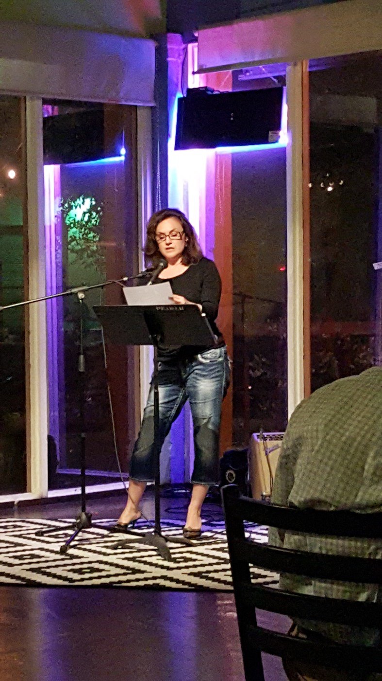Reading at Señor Veggie April 12, 2015 photo by Octavio Quintanilla