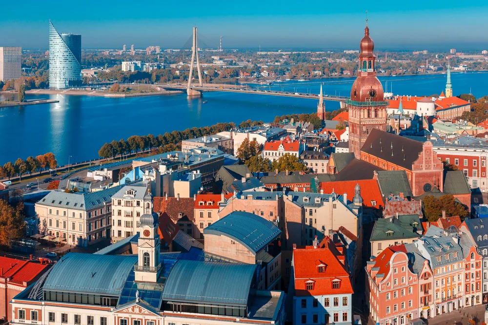 L2F-Feb-16-pic-Latvia-Riga-kavalenkava-volha-shutterstock_336540551.jpg