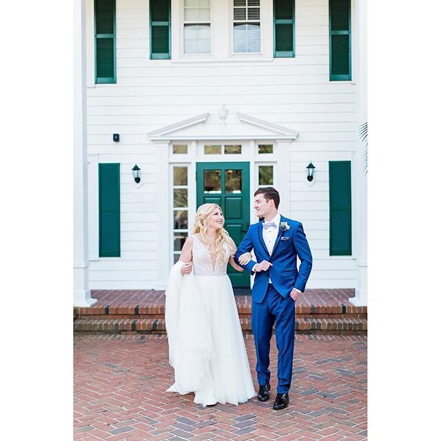 Alex and Nicole&rsquo;s wedding day was full of glowy Florida sunshine, dreamy florals, and the sweetest couple set to the backdrop of the stunning @cypressgroveestatehouse 
Loved having my girl @sarahsharpephotography second shooting. 
Thank you @no