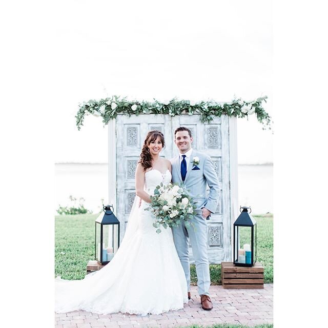 Ahhh, 2020, you&rsquo;re killing me with all the venue love. Historic estates completely speak my artistic love language. 
Kyle and Jaclyn were as lovely as a dream romancing their way through the wedding day in Naples. 
Jaclyn&rsquo;s smile beamed f