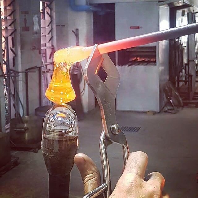 PROTOTYPE // @fleming_liam and @llewelyn_ash_glass working on new forms in the studio 
@jamfactoryau #contemporarydesign #handmade #contemporarycraft #jamfactoryau #madeinsouthaustralia #glassofig #glassblowing
Reposted from @jamfactoryglass