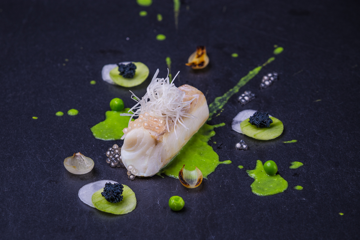 Cod with green peas