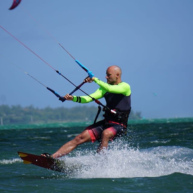 A bad day on the water beats always a good day at the office 🤙🏾 #kitesurfing #kite #kitelagoon #mauritius #mauritius🇲🇺 #travel #friends #bestfriends #surfing #sea #sun #water #kitesurf #memories #doitagain #nofilter #nofilterneeded #justlove #isl