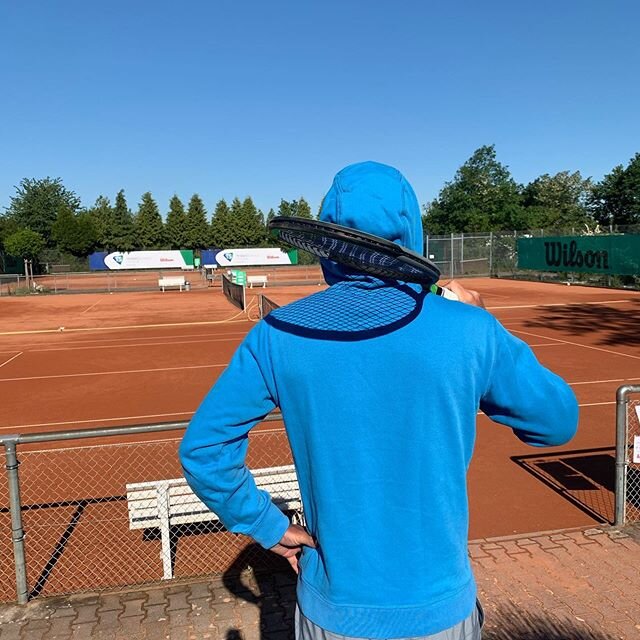 Morning mood☀️ #earlybird #sun #training #wilsontennis #tsow #tennisschulewenger #dtb #htv #noclouds #nofilterneeded #lovemyjob