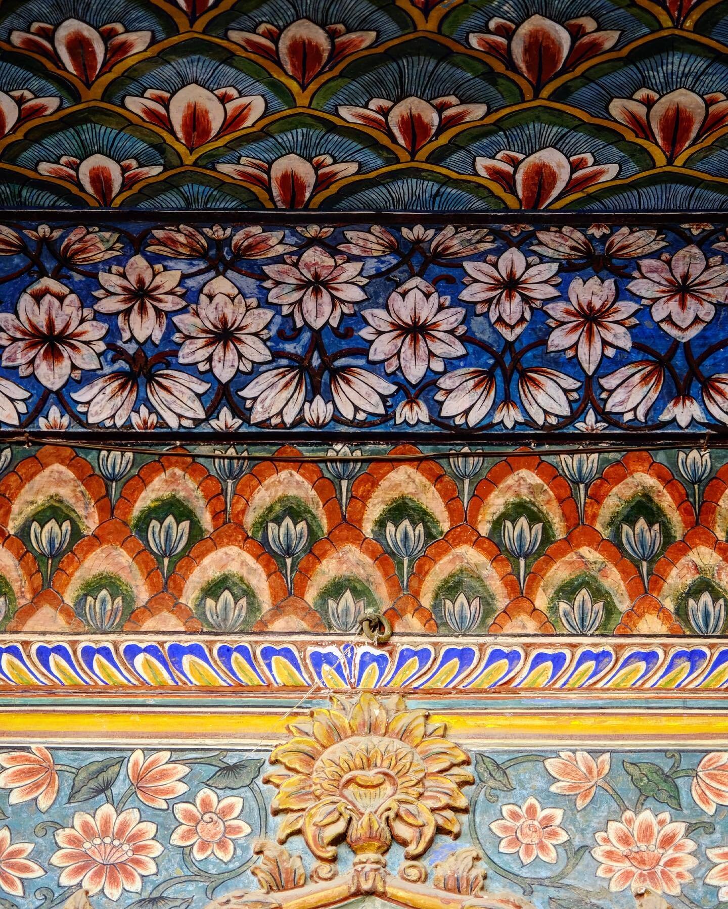 Day 369 of 365 | Painted floral patterns, City Palace (1732), Jaipur, India

This royal palace is mix of Mughal and Rajput architecture and served as the ceremonial and administrative seat of the Maharaja of Jaipur! Today it continues to also be home