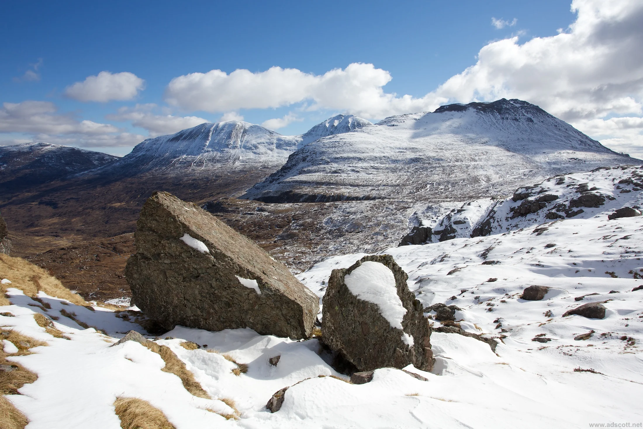 Looking east from the flanks of A'Mhaighdean, so I think this is (l to r) Sgurr Ban, Mullach Coire Mhic Fhearchair and Beinn Tarsuinn, 3 of the Fisherfield 6.