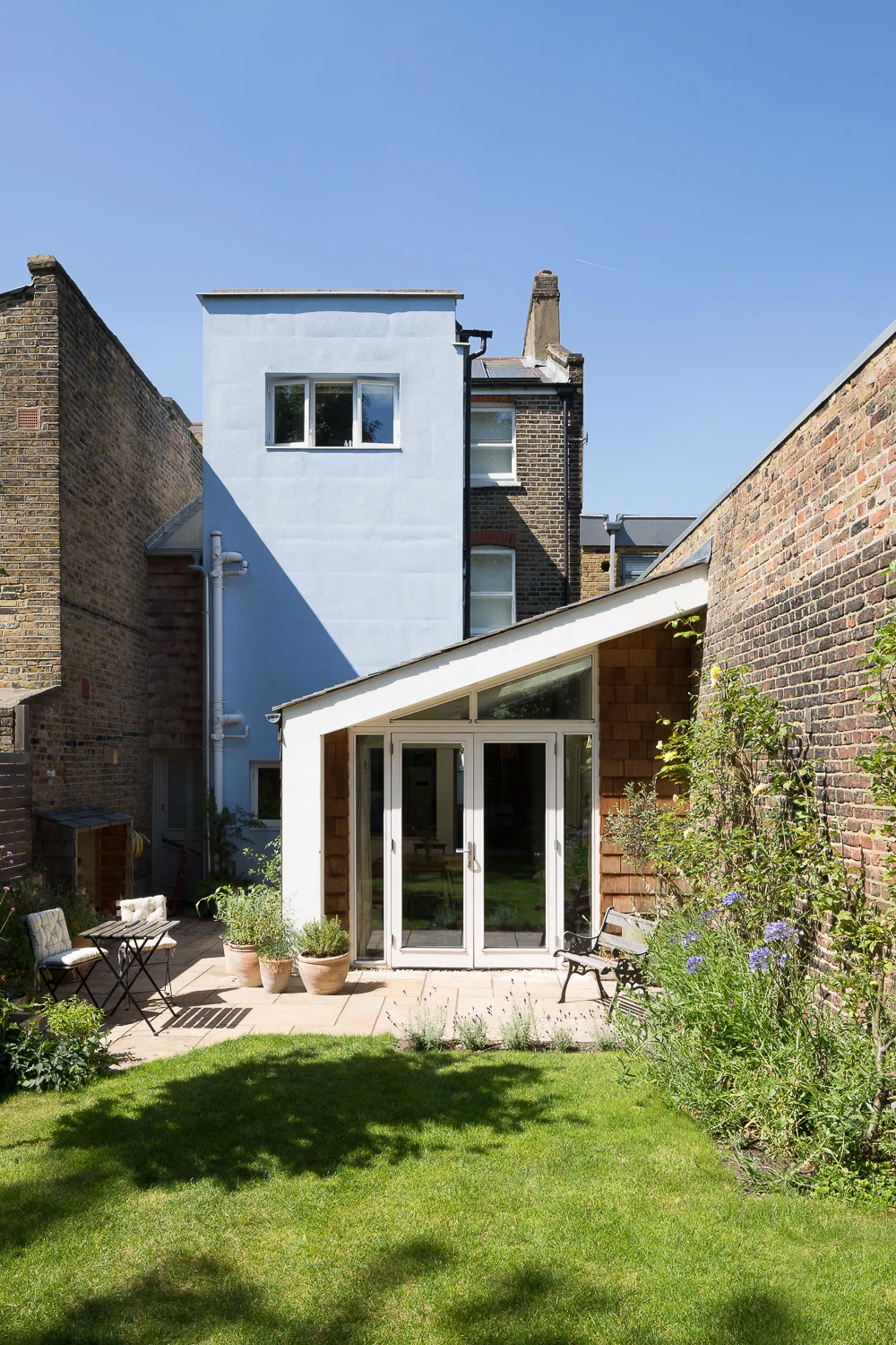 The ground floor rear extension is a new element added by Chris. The blue part of the house was, in the upper storey, an extension added onto the rear outrigger of the house in the 1990s resulting in a mish-mash of finishes. Chris insulated this portion with external wall insulation - there was no nice Victorian brickwork to preserve, and insulating externally doesn't impinge on the internal floor area.