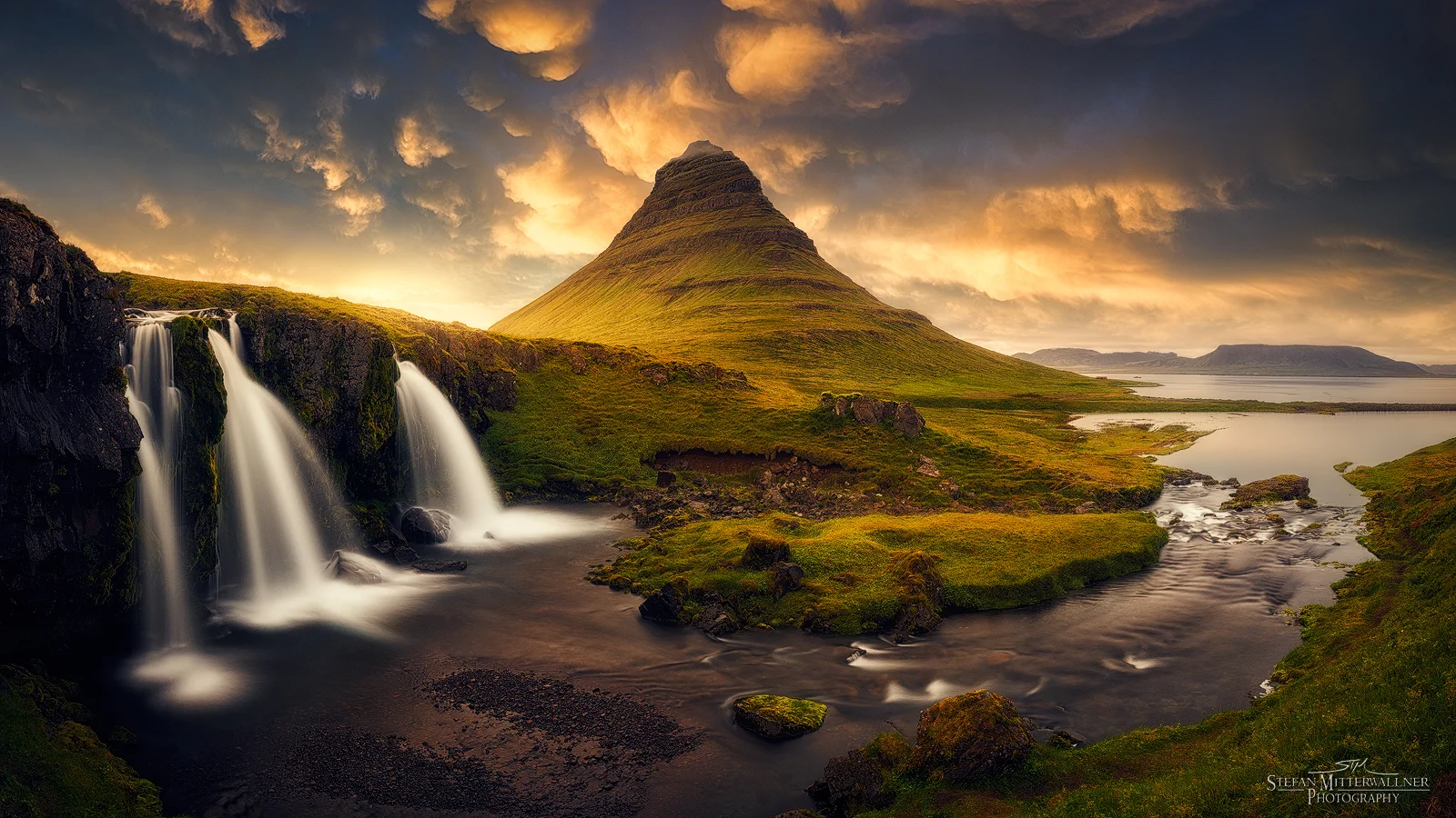 Kirkjufellfoss_sunset_pano_fb_v2_2.jpg