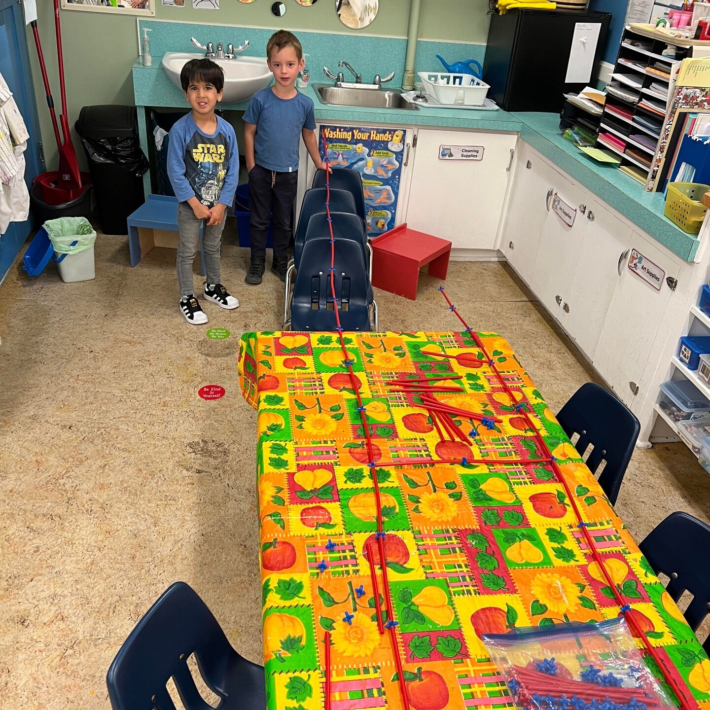 More spooktacular science at the playschool!

Make sure your kids get their spot, the Tuesday/Thursday class still has openings, and there are a few 5-day spots still open.

Registration for 2022/23 open now!
- Small class sizes.
- Located right in B