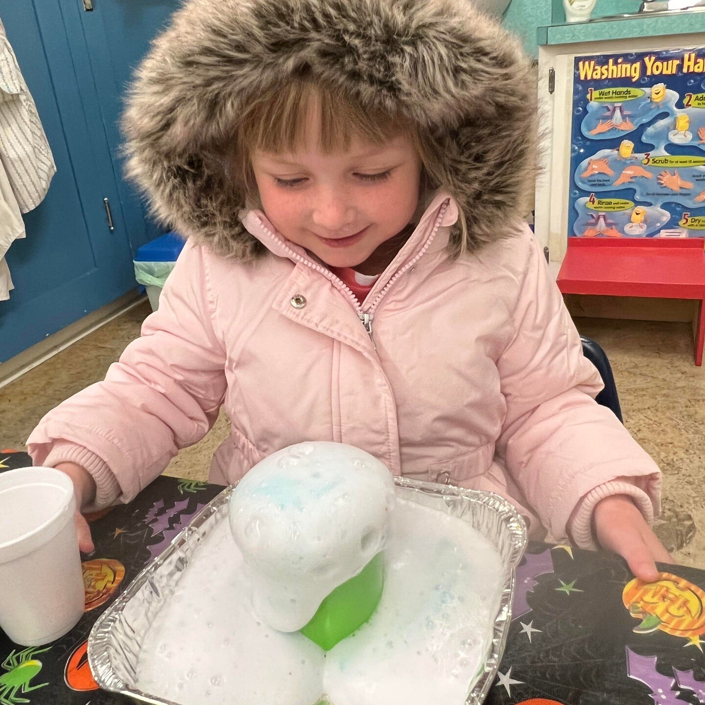 A few more fun experiments before Hallowe'en!

Make sure your kids get their spot, the Tuesday/Thursday class still has openings.

Registration for 2022/23 open now!
- Small class sizes.
- Located right in Briar Hill School
- Across the hall from acc