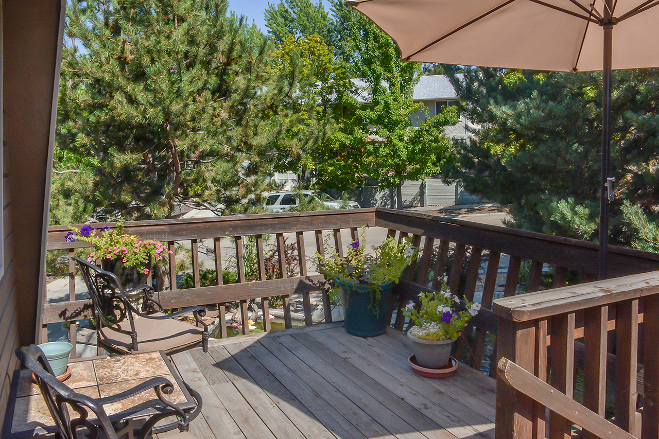 Front porch sitting area