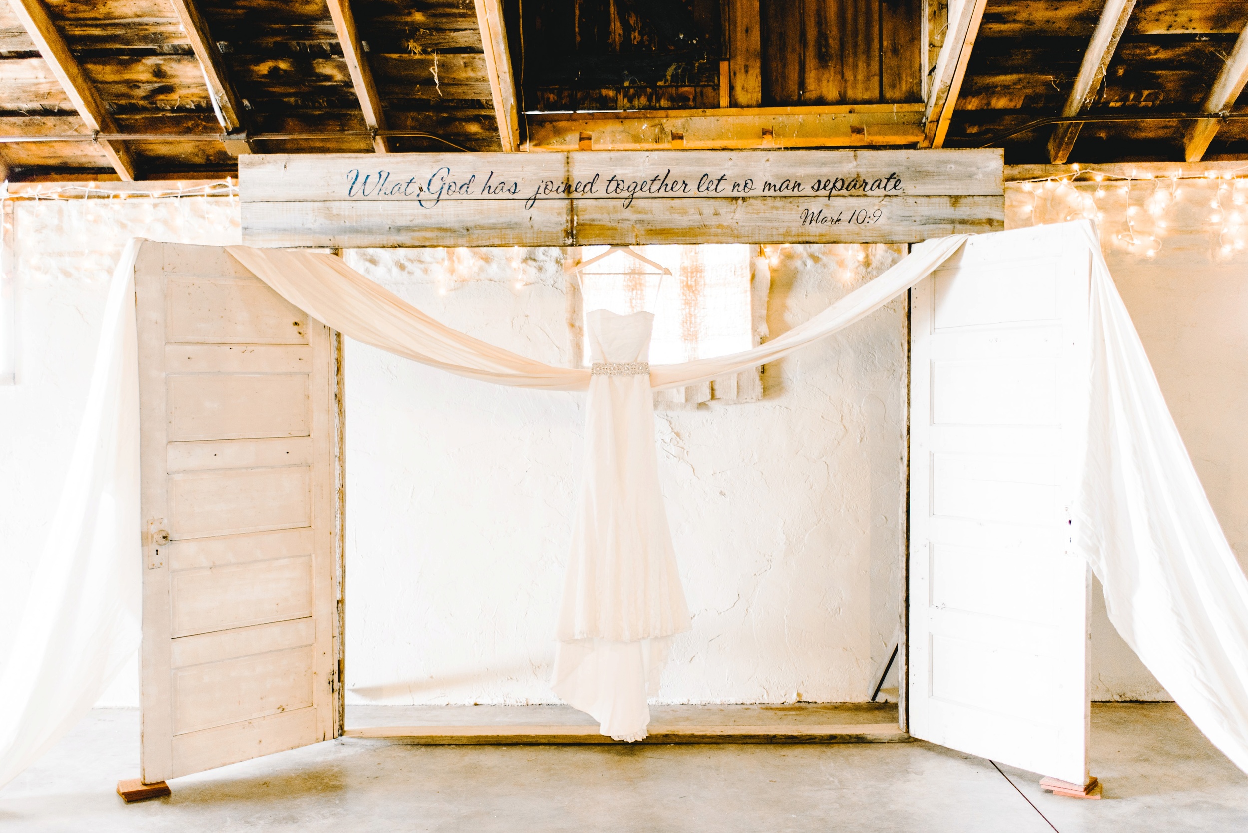 Rustic Rose Barn Roland Iowa Wedding_2430.jpg