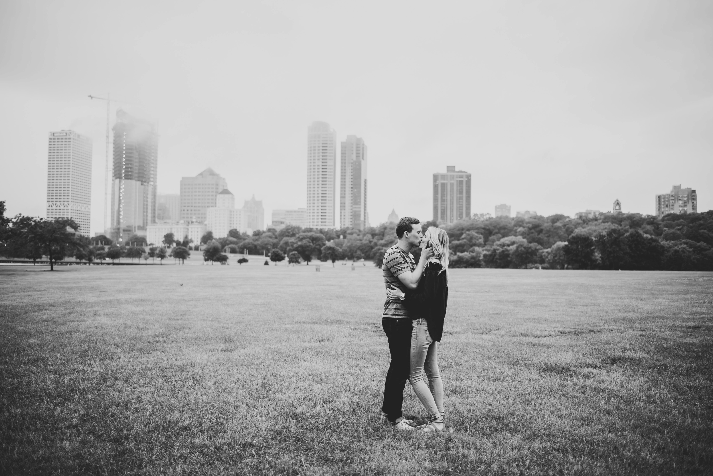 Downtown Milwaukee Engagement Photographer_3628.jpg