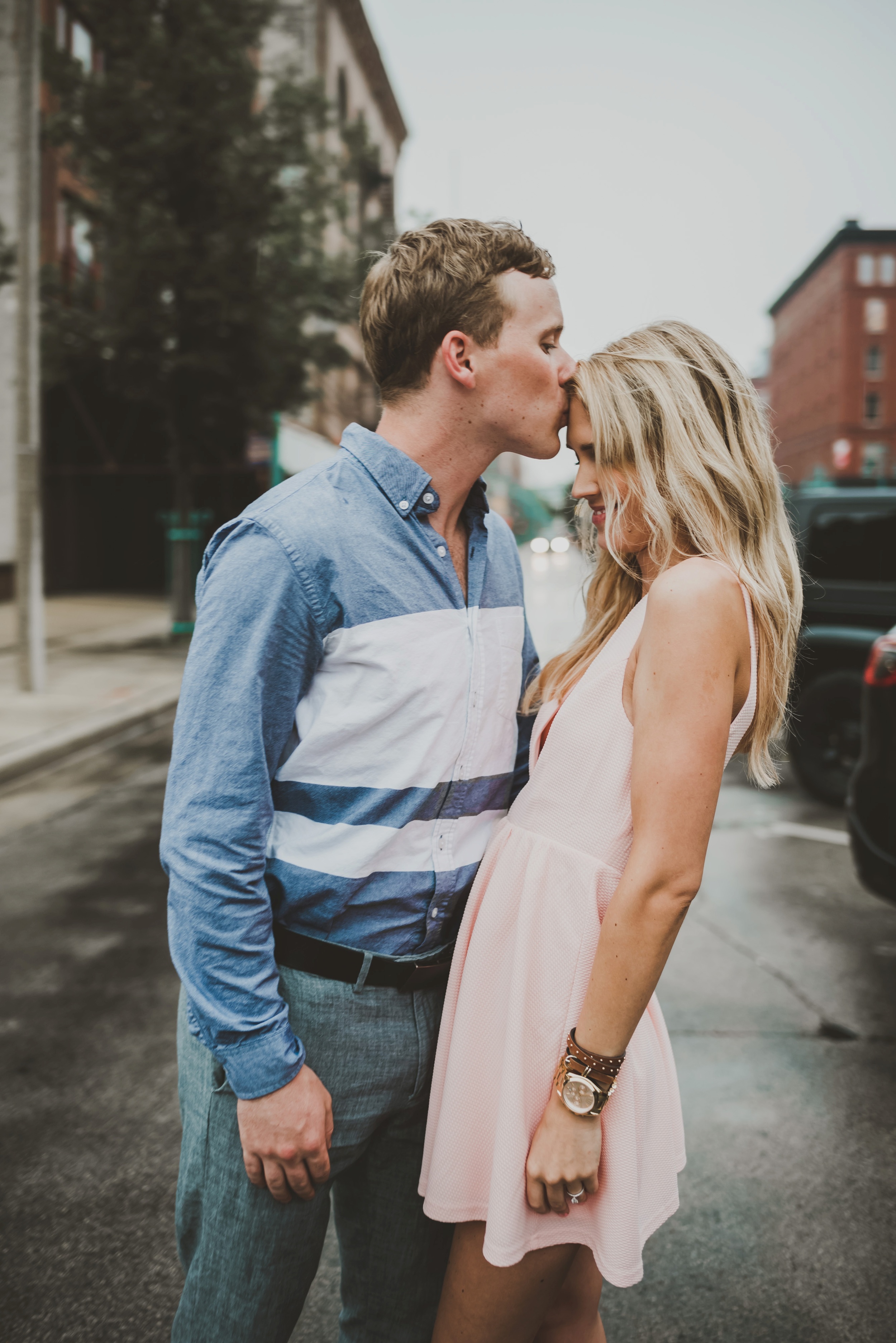 Downtown Milwaukee Engagement Photographer_3647.jpg