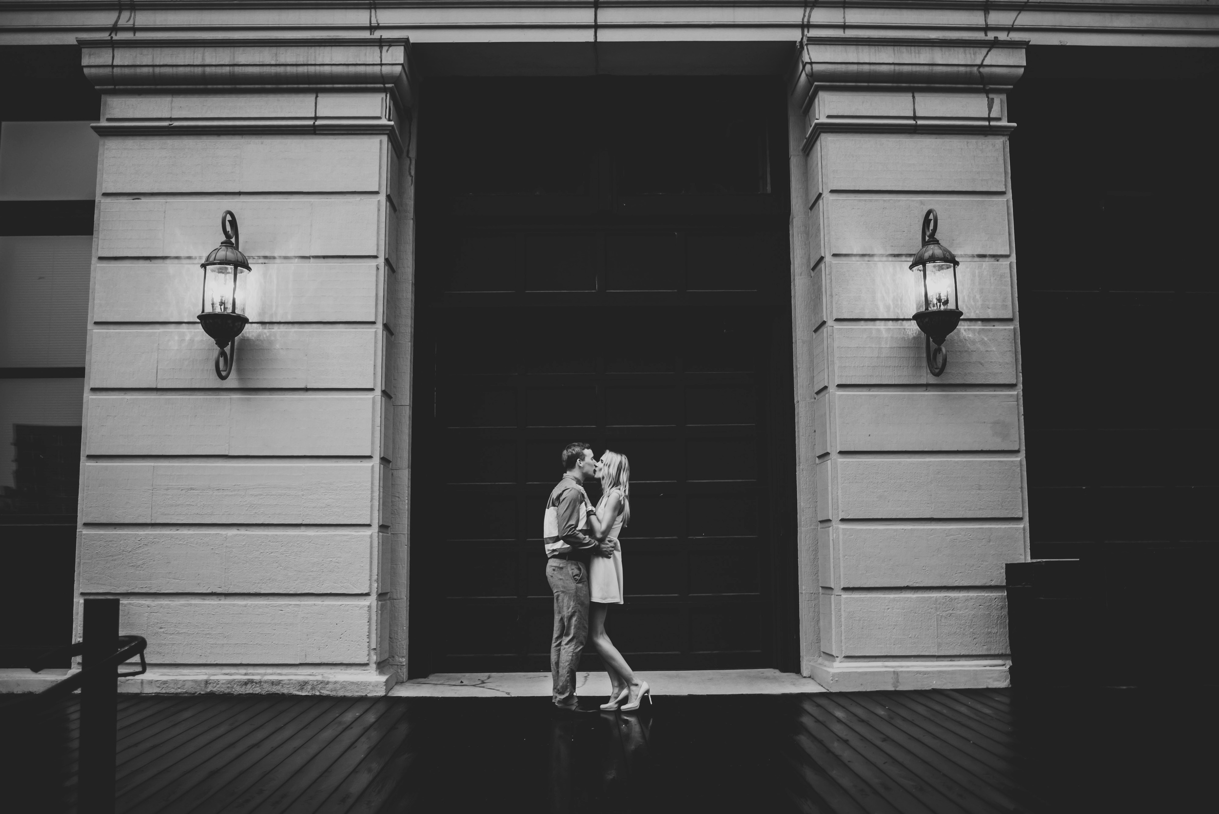 Downtown Milwaukee Engagement Photographer_3663.jpg