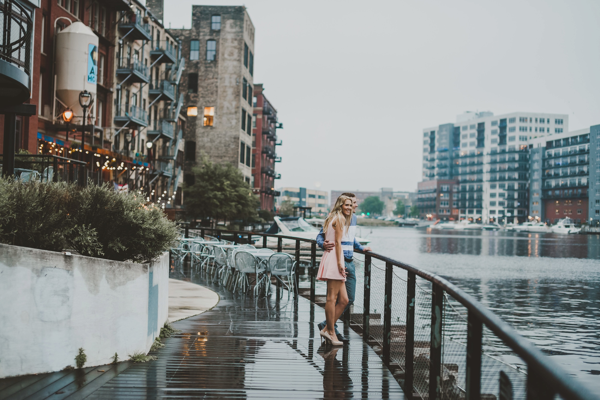 Downtown Milwaukee Engagement Photographer_3673.jpg