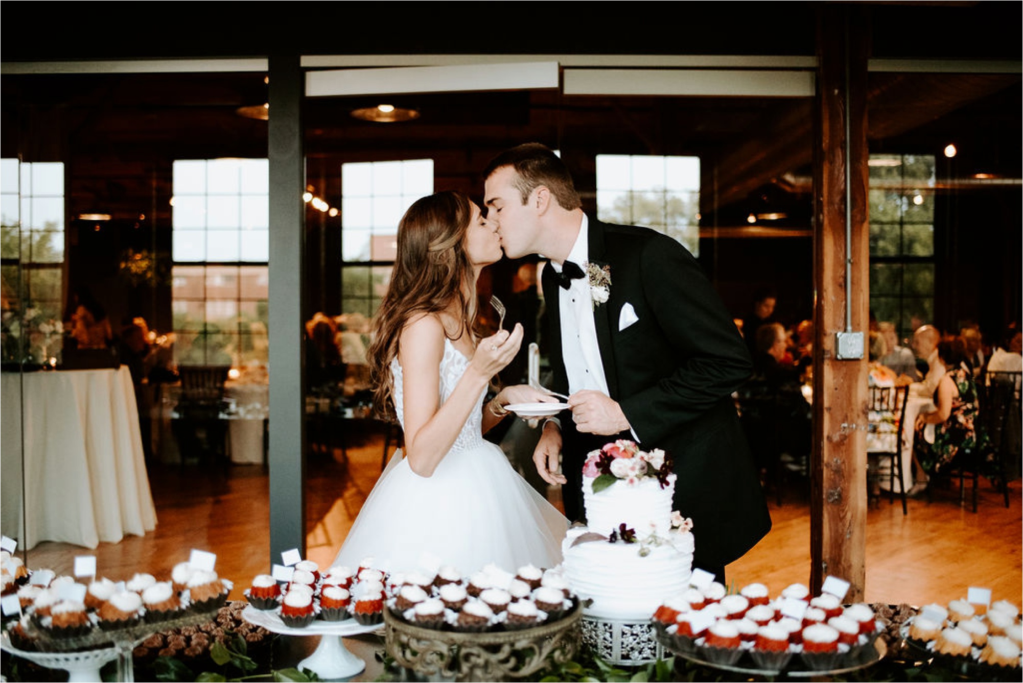 Solar Arts Building Minneapolis Wedding Photographer_3951.jpg