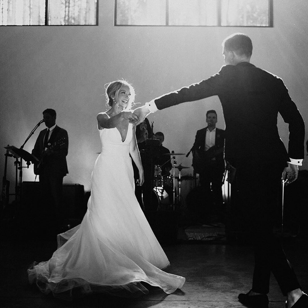 Curious minds (and also people planning weddings needing ideas) neeeeed to know your first dance song👇🏼