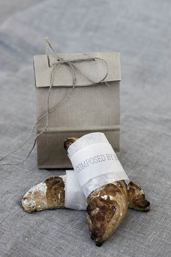 You could put them in a brown homemade paperbag and take them with you to go surprise a friend with fresh homebaked on a weekday morning. I reckon he or she'd be very pleased. I ls sont fabuleux!
