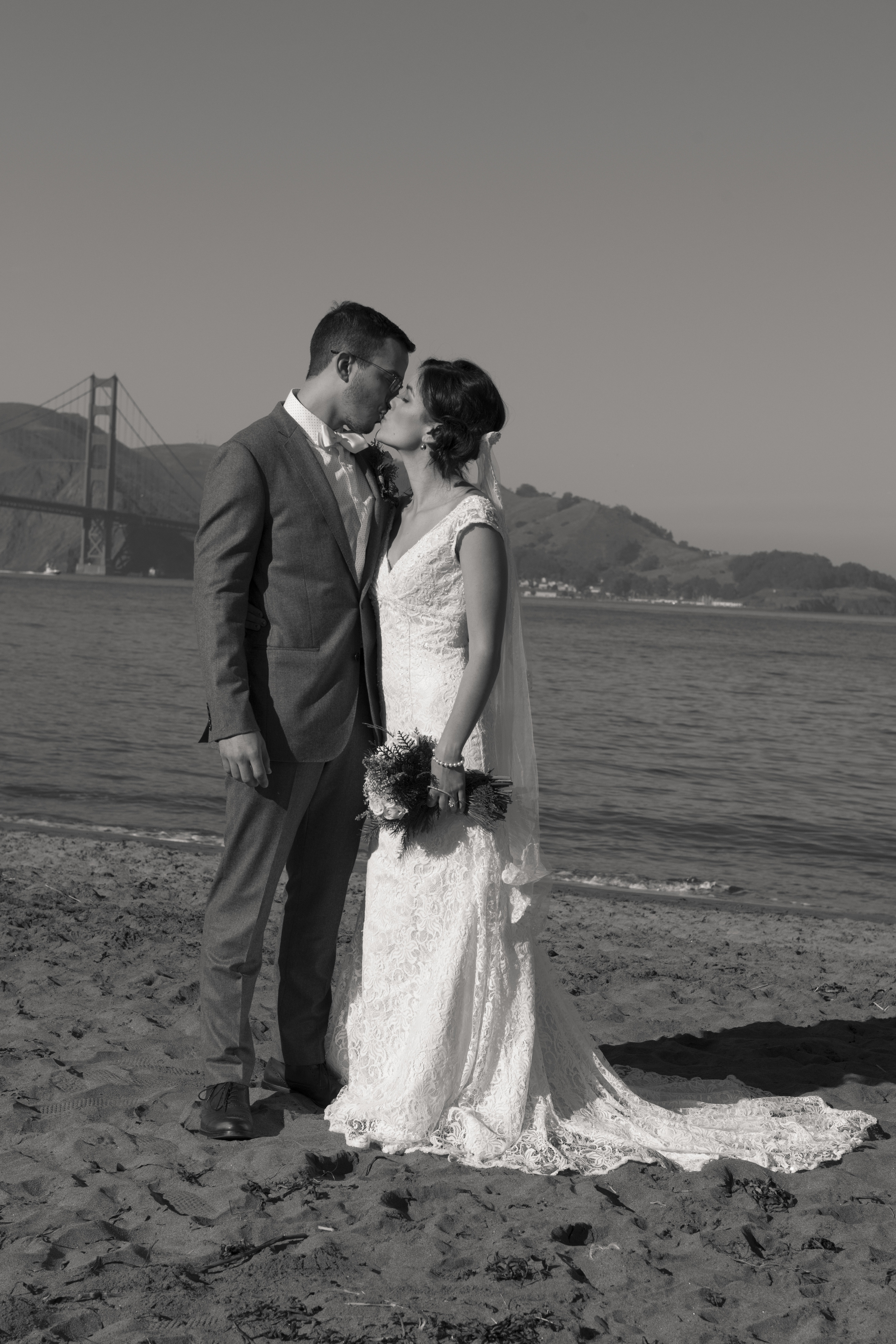 L_R_wedding_b&w_web-2590.jpg