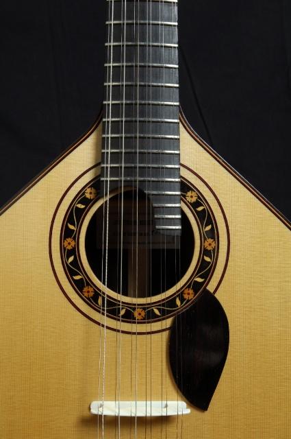 imagem (Guitarra de Coimbra construída por Fernando Meireles )