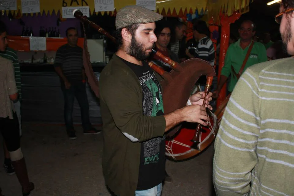 João Pratas (músico, tocador: gaita de foles, cavaquinho, viola, adufe)