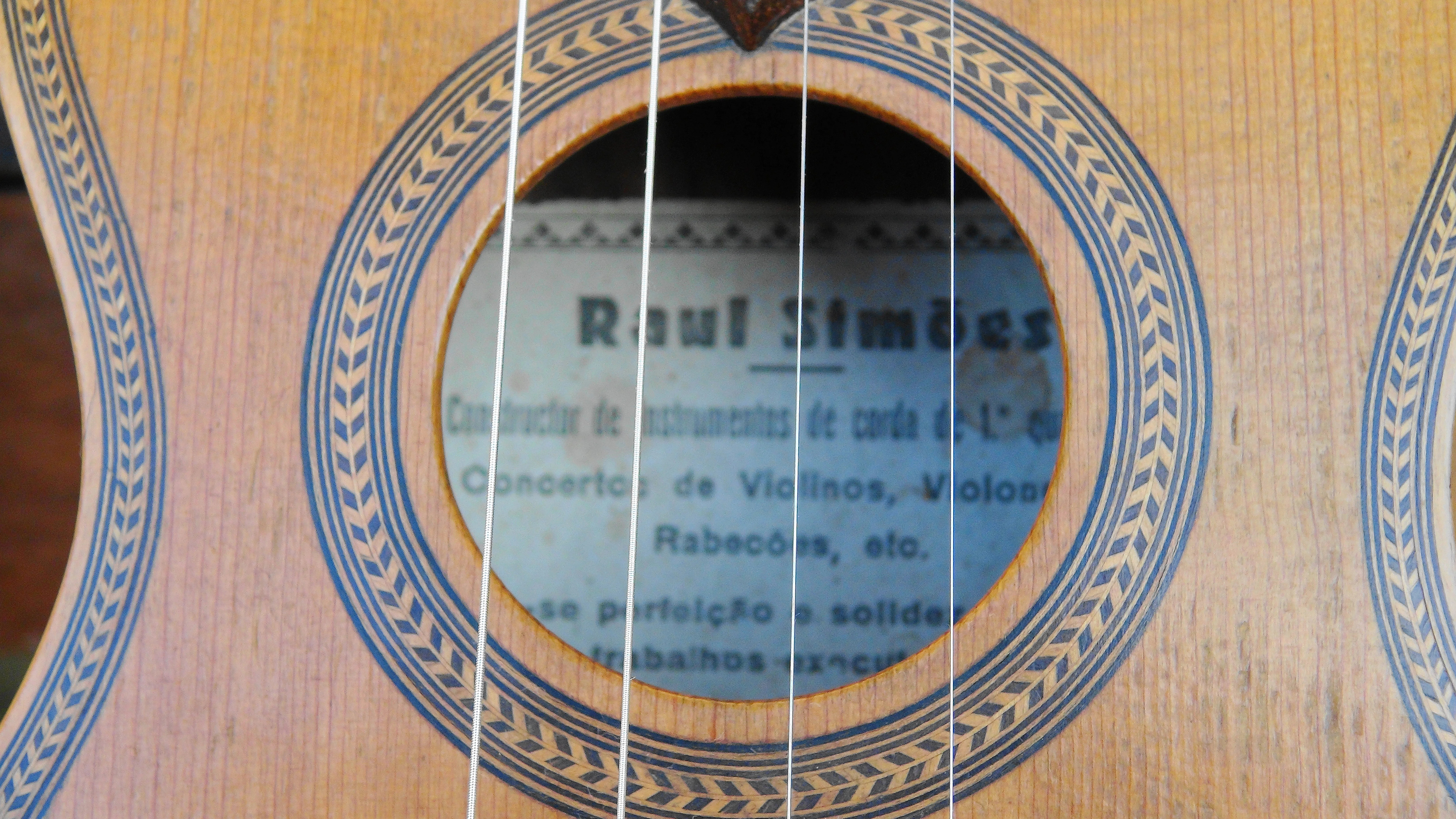 Cavaquinho em regiões de Portugal e Cavaquinho em Cabo Verde