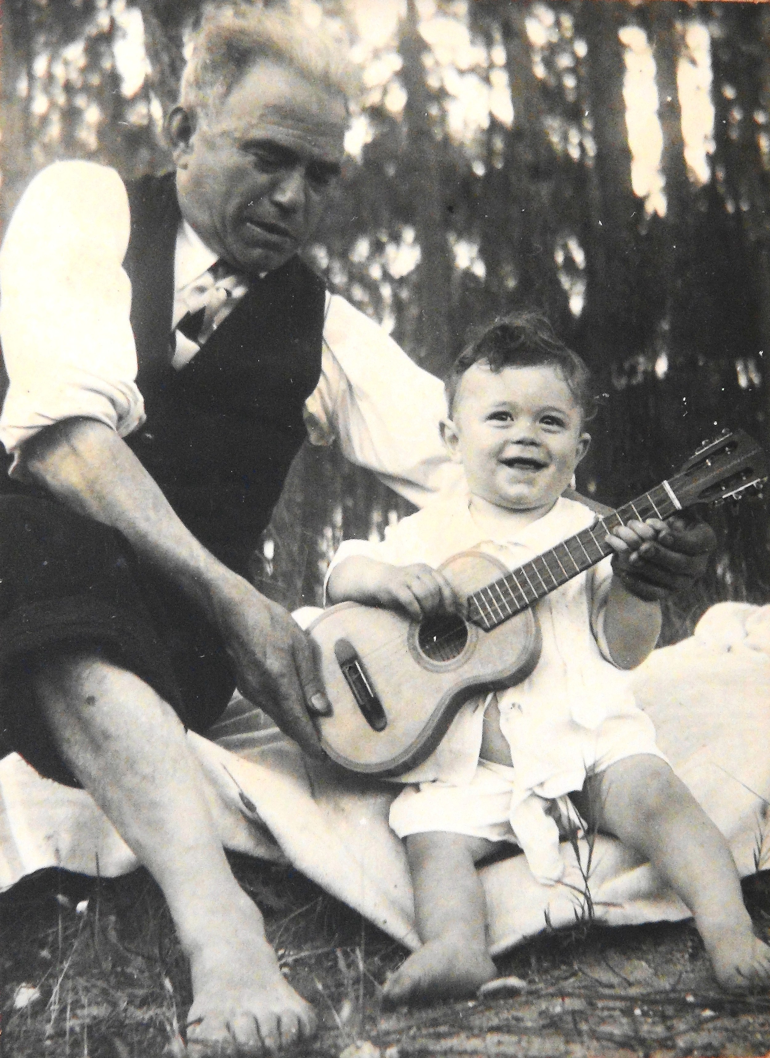 Raul Simões e o neto Fernando em 1955