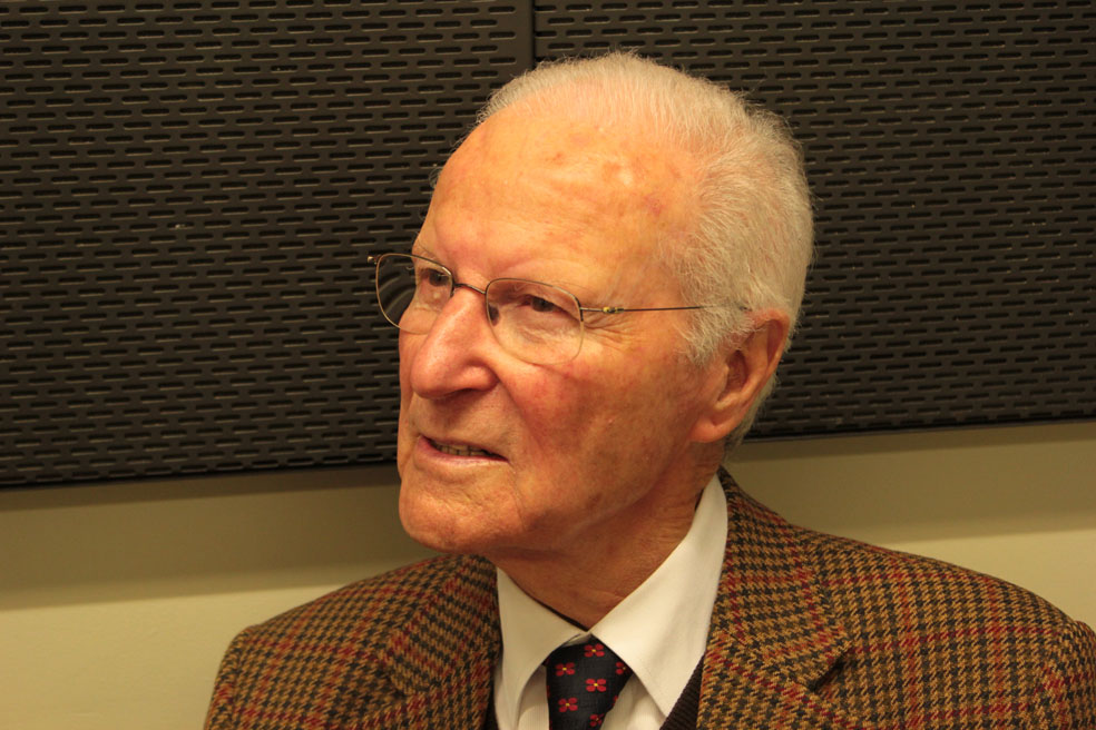 Joel Pina (violista de fado, instrumento: viola baixo)