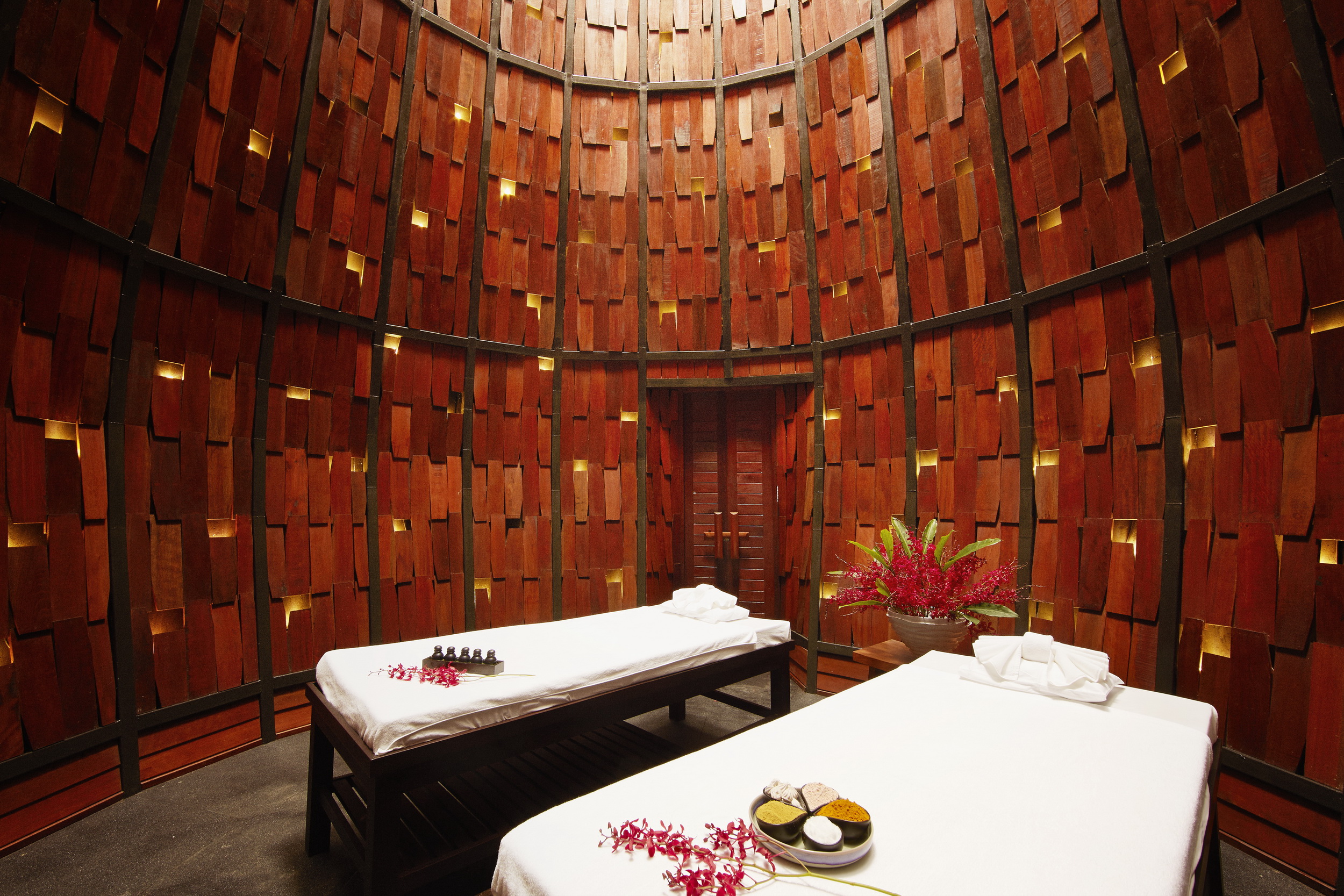 L'escape Spa_massage room.jpg