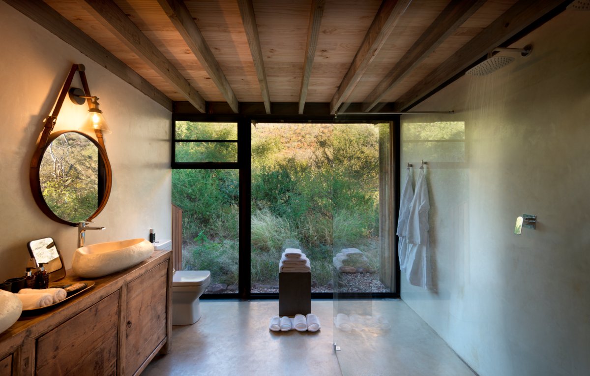 Marataba South Africa_Thabametsi Treehouse_3_Bathroom-1_maxWidth_1200_maxHeight_1200_ppi_300_quality_100.jpg