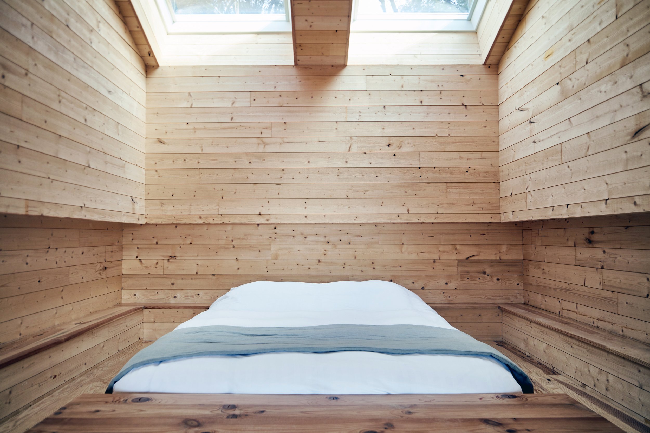 Atelier+LAVIT+GCP+wood+cabin+bedroom.jpg