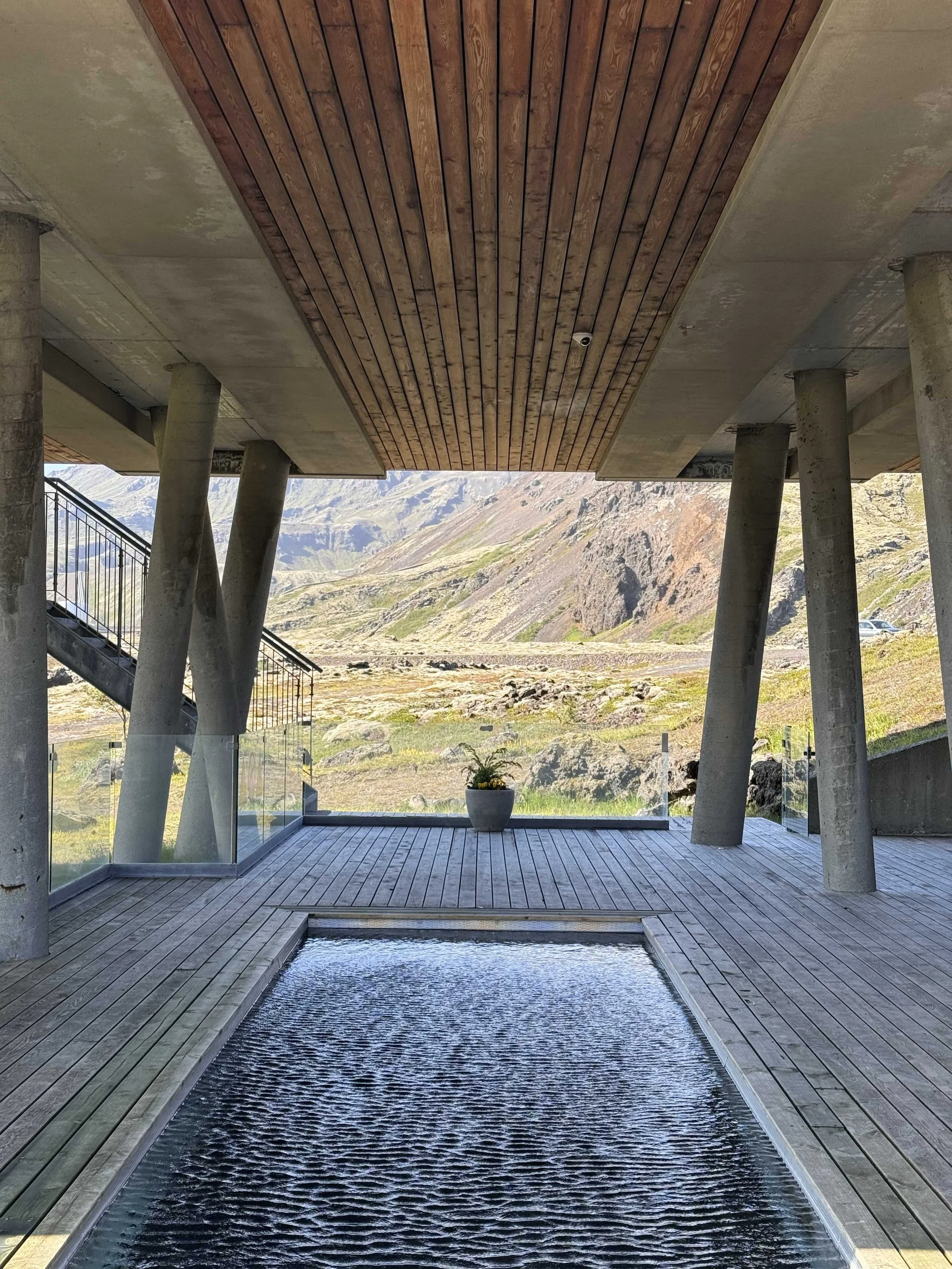 Iceland hotel | iceland luxury hotel | landscape hotel | nature hotel | room and wild | gulfoss waterfall | geisir | ion adventure hotel