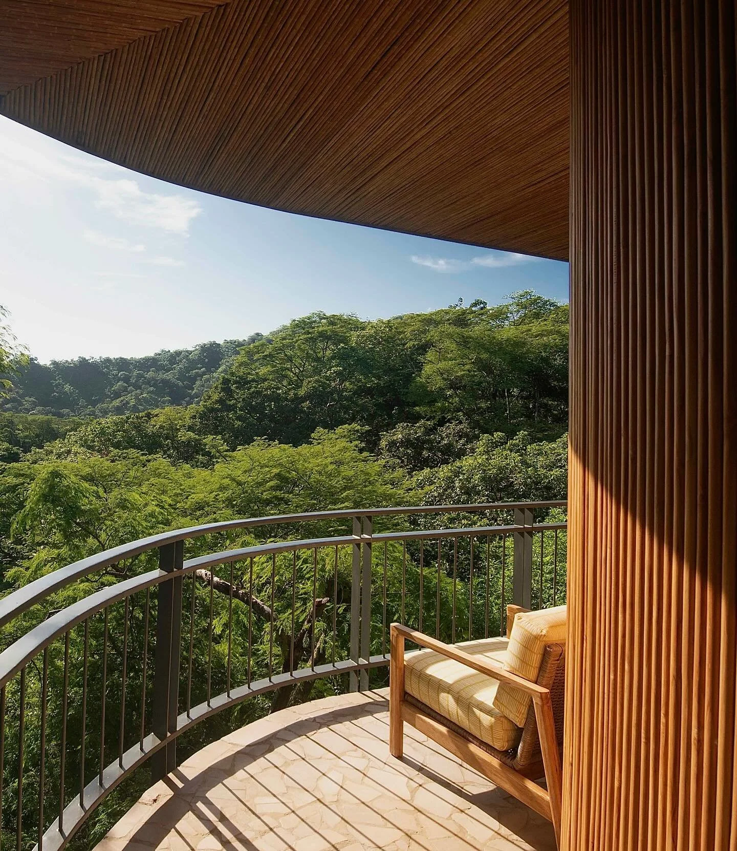 Suitree in Costa Rica is a sanctuary suspended in the canopy, where design and nature intertwine seamlessly. Perched high among the trees, its suites are crafted to bring guests eye-level with toucans and howler monkeys, offering a rare vantage point