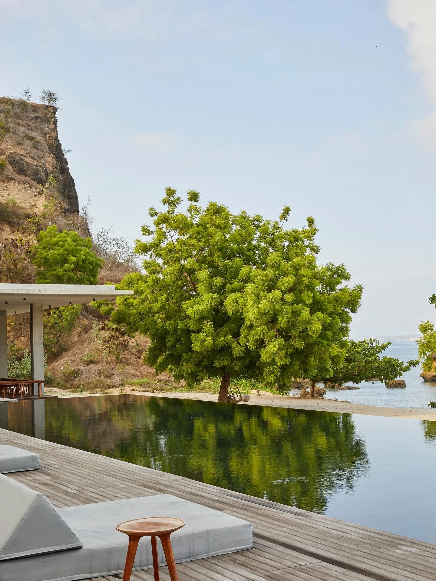Innit is an intimate beachfront sanctuary nestled along the secluded shores of Ekas Bay, offering a transformative escape for guests to immerse themselves in the natural beauty of Lombok, Indonesia.

Collaborating with acclaimed Indonesian architects