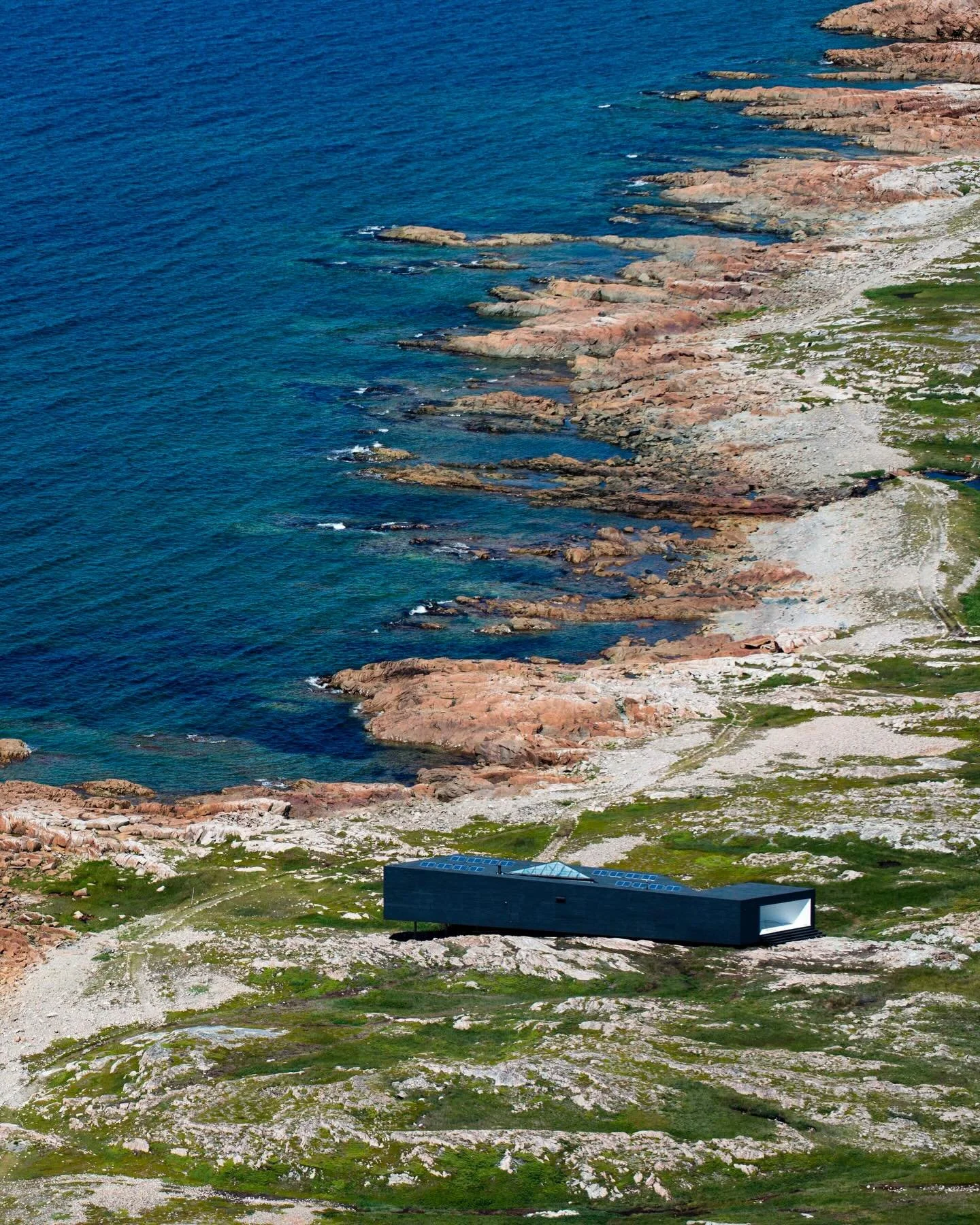 Off the coast of Newfoundland, Fogo Island Inn stands alone against the North Atlantic. The surrounding ocean dictates daily life, with weather shifting rapidly and horizons stretching endlessly. 

Experiences are rooted in community and landscape, f