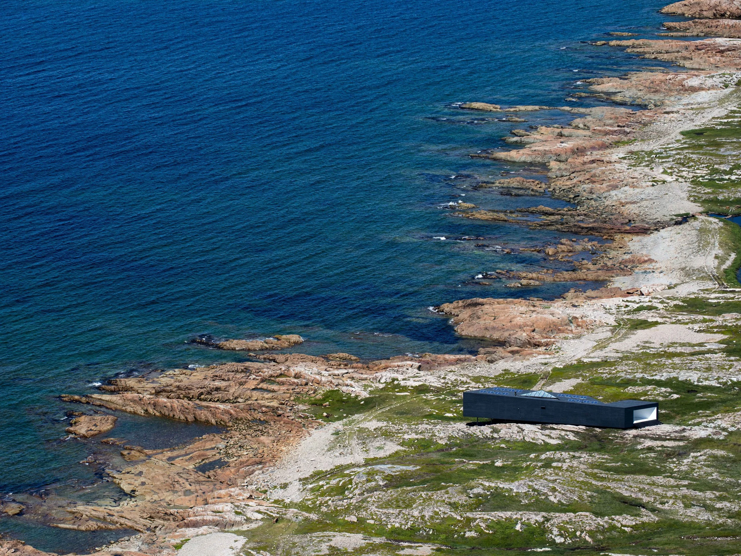 Staying at the Edge of the Earth