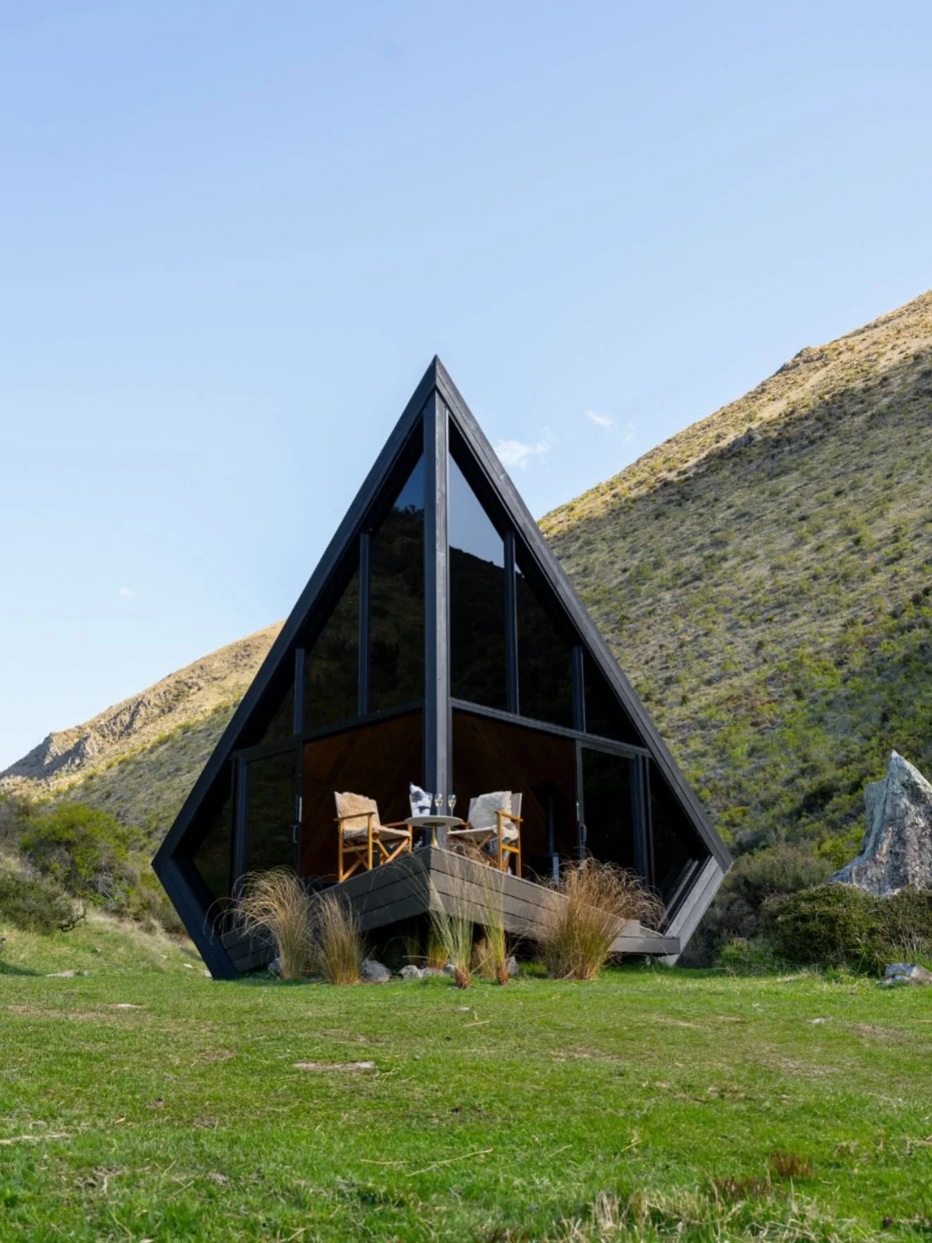 Landscape-enhanced dining at The Lindis. 

Photos by: The Lindis