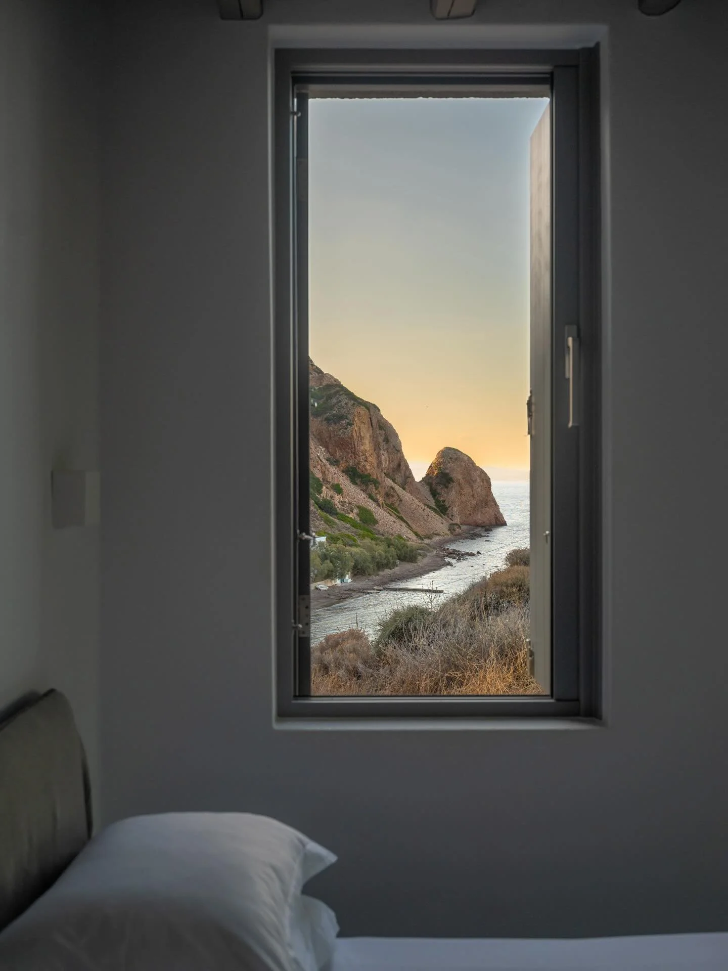 Skinopi Lodge perches above the Aegean Sea on Milos, its villas echoing the simplicity and geometry of traditional Cycladic homes. Built with volcanic stone and plastered walls, each villa frames uninterrupted views of the sea, cliffs, and sky, creat