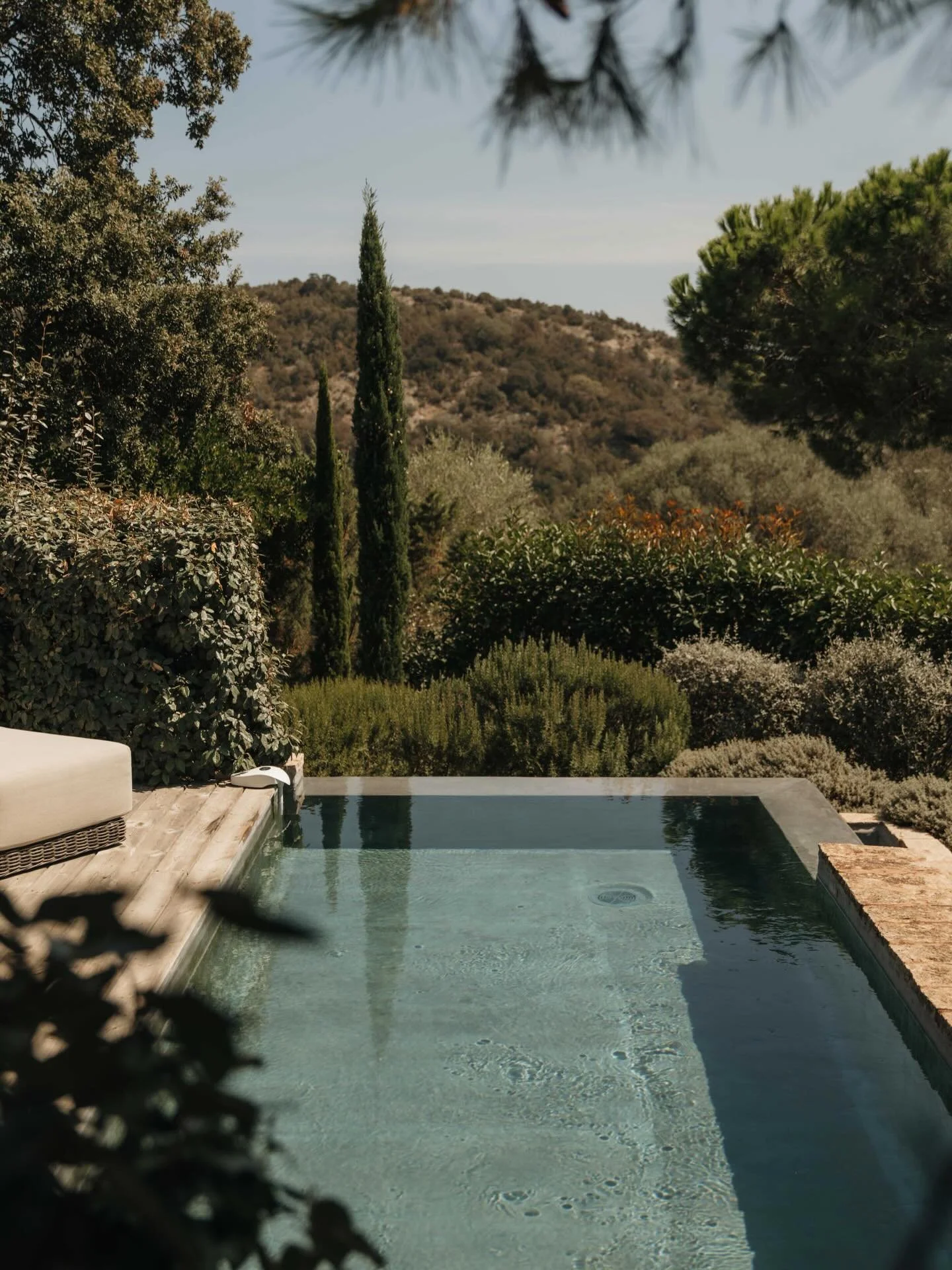 Les Oliviers de Palombaggia rests along Corsica&rsquo;s southeastern coast, where the Mediterranean shifts between sapphire and turquoise and granite outcrops soften into white sand. Set within a grove of ancient olive trees, the property feels woven