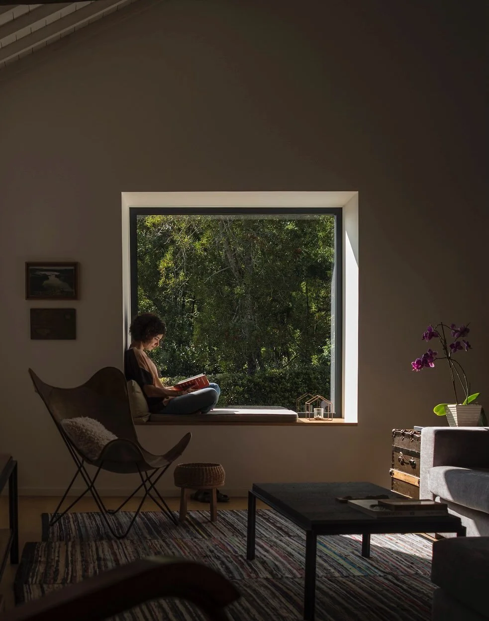 On S&atilde;o Miguel Island, where volcanic ridges descend into the Atlantic and hydrangea-lined roads trace the contours of the land, Pink House Azores stands as a quiet counterpoint to its dramatic surroundings. 

The architecture is simple and del