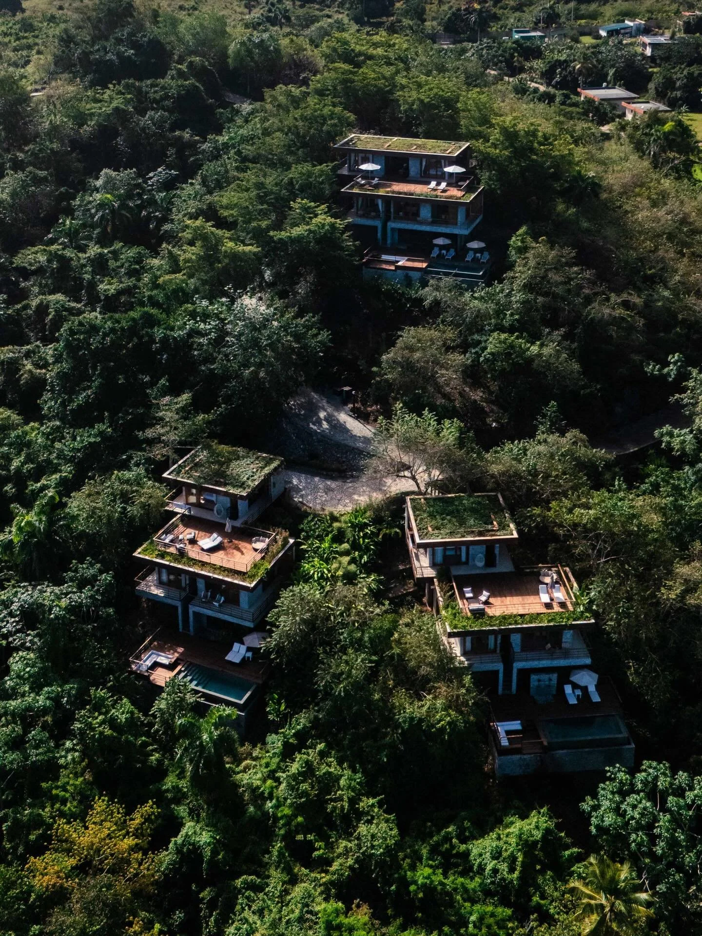 Set between the protected landscapes of Cabo Cabr&oacute;n and Cabo Saman&aacute; National Parks, Ocama is a boutique eco-luxury hotel that occupies a rare position overlooking the sweeping curve of Rinc&oacute;n Bay. The setting feels both expansive
