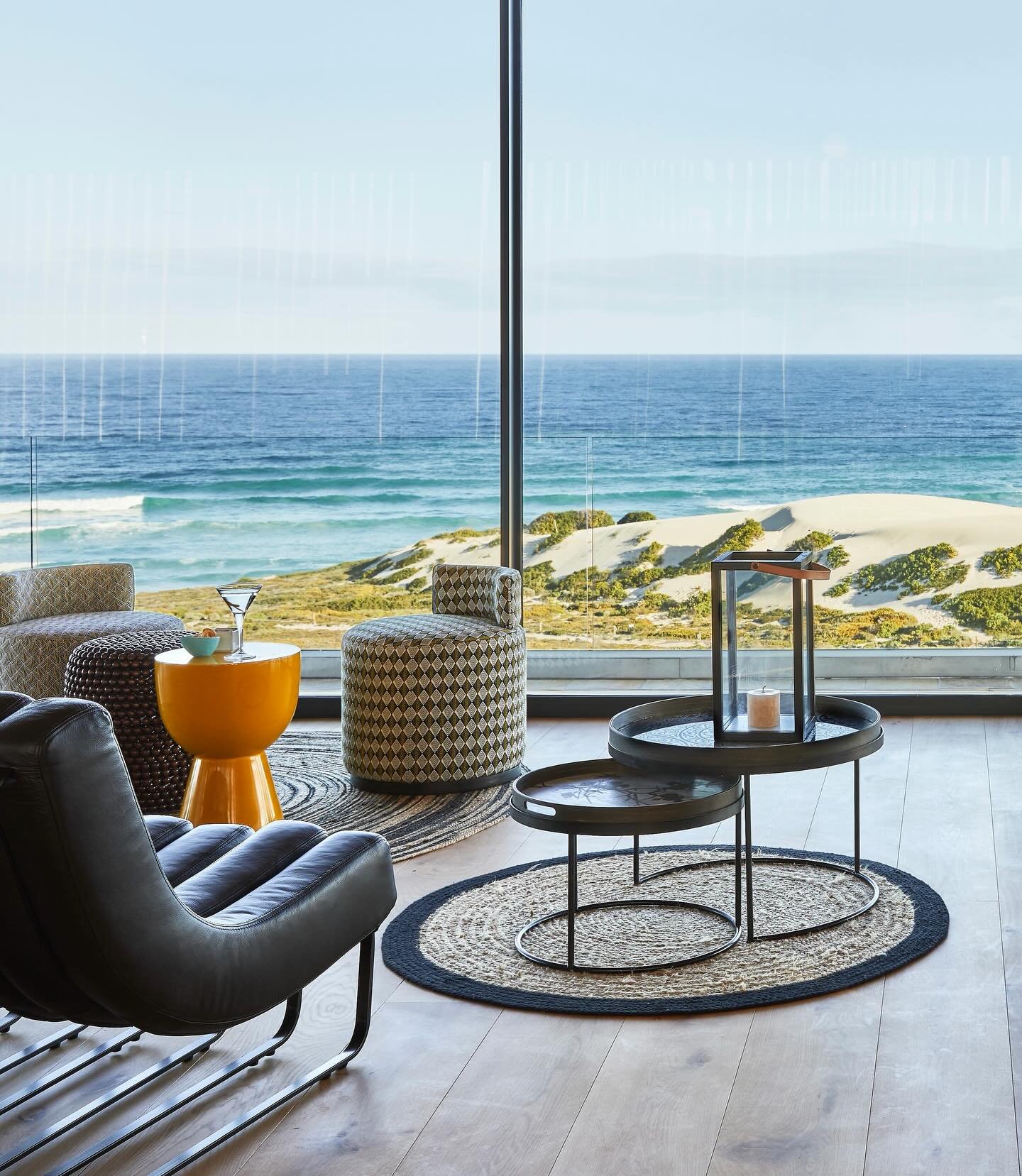 Morukuru Beach Lodge is tucked along the southern coast of South Africa&rsquo;s Western Cape, where the Indian Ocean meets rolling dunes and the fynbos‑covered hinterland of the Garden Route. The lodge sits in a remote stretch of coastline, where bea