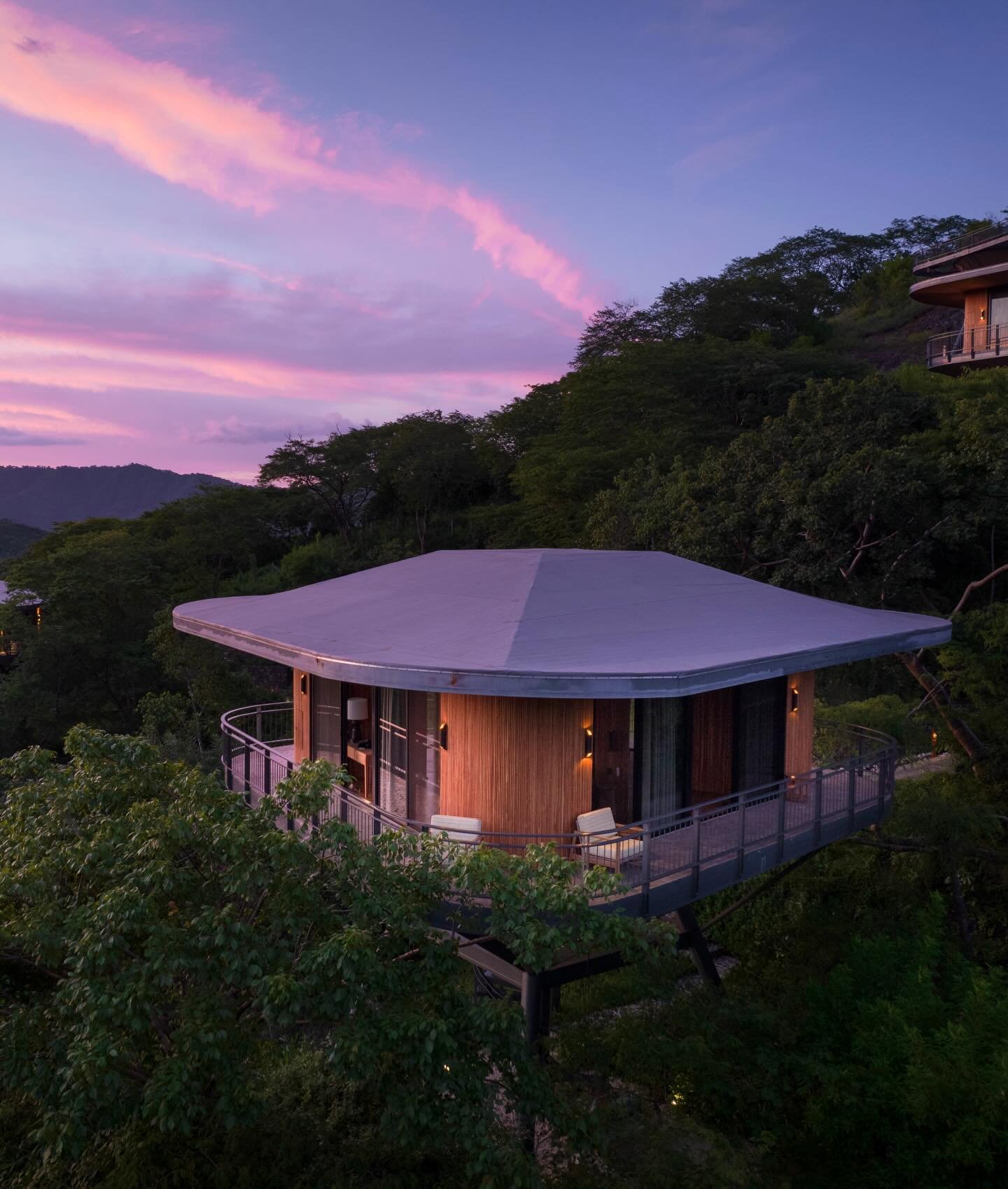 One of the most interesting things about Suitree Experience Hotel is how it reimagines the idea of a treehouse as a fully realized architectural experience.

Rather than building in the jungle, the hotel lifts you into it. The villas sit about nine m