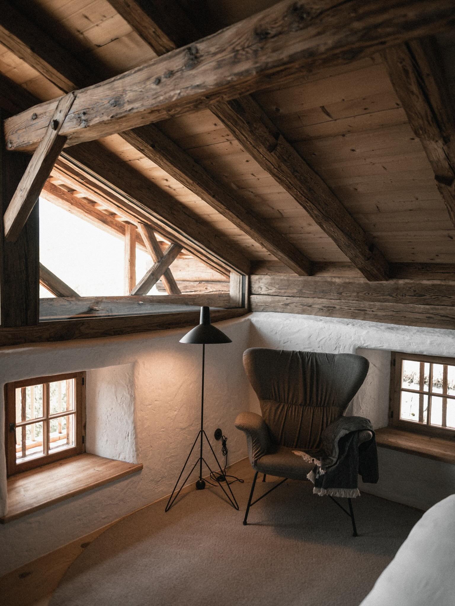 Set in the alpine landscape of Val Passiria in South Tyrol, Felder Alpin Lodge is shaped by its elevation, where forest, meadow, and mountain meet. The architecture follows the logic of the terrain, built in natural timber and stone, with clean lines