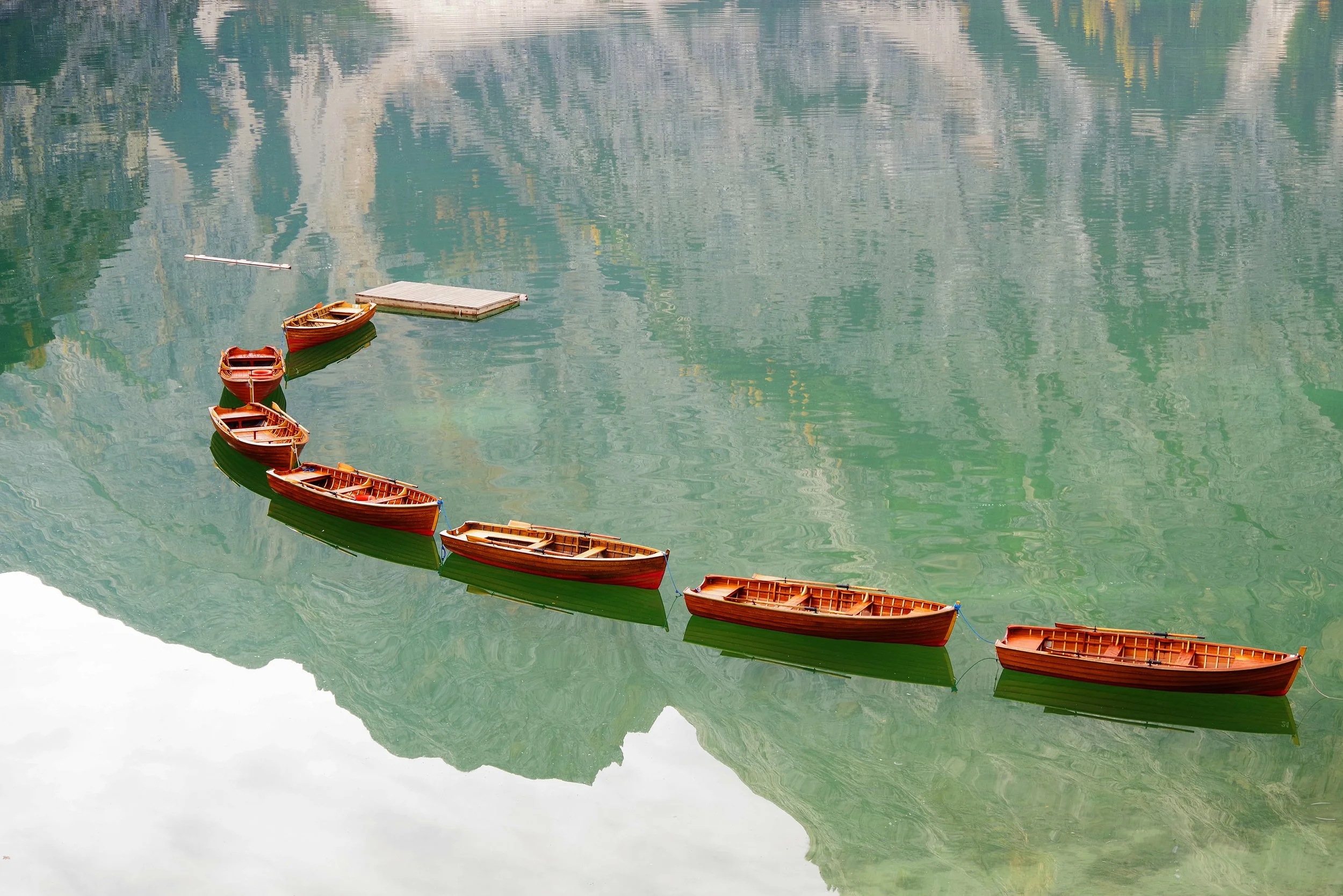 wellness travel | self care | spa hotel | mindfulness | Eco travel | eco hotel | landscape hotel | nature hotel | nature destination | room and wild | Lago di Braies, Italy