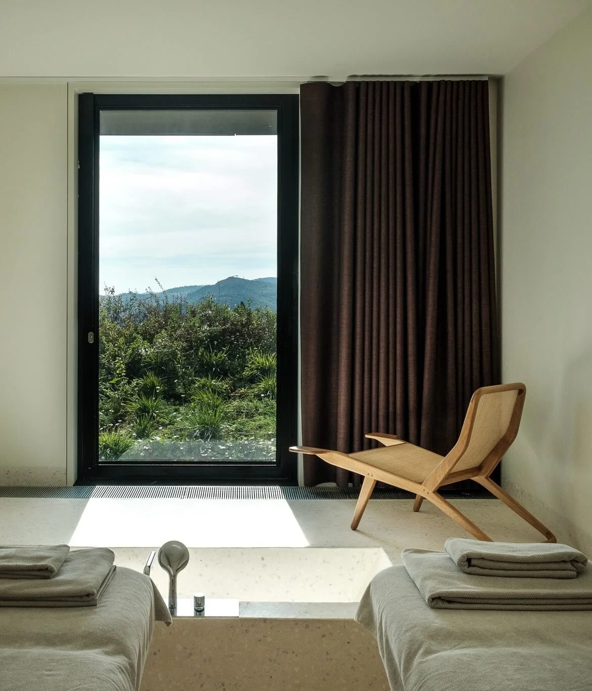 Within Portugal&rsquo;s Serra da Estrela, the country&rsquo;s highest mountain range, Casa de S&atilde;o Louren&ccedil;o sits surrounded by granite peaks, glacial valleys, heathlands, and some of the most dramatic landscapes on the Iberian Peninsula.